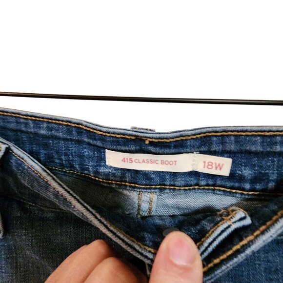Levis 415 Classic Bootcut Jeans Womens 18W Mid-Rise Blue Denim - Picture 3 of 3